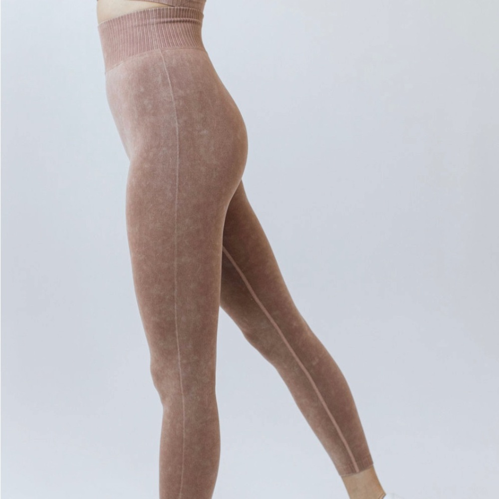 The Aggie Tight is the perfect pair to your favorite hoodie, stretchy!